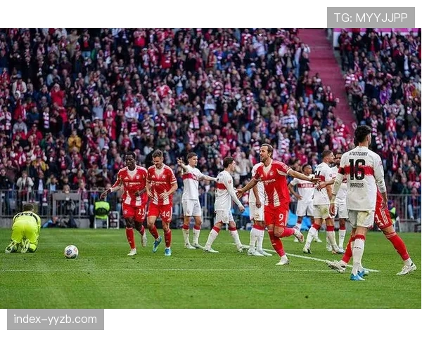 拜仁4-2斯图加特提前4轮卫冕德甲，阿方索·戴维斯当选全场最佳